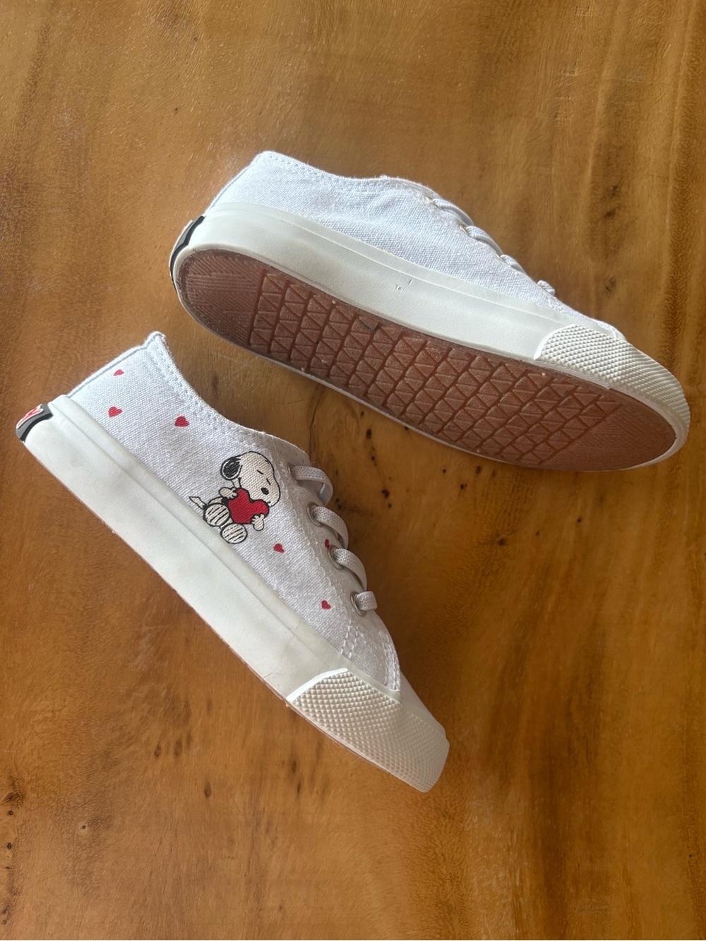 SNOOPY ❤️ Kids White Canvas Sneakers with Red Heart Accent (10US)